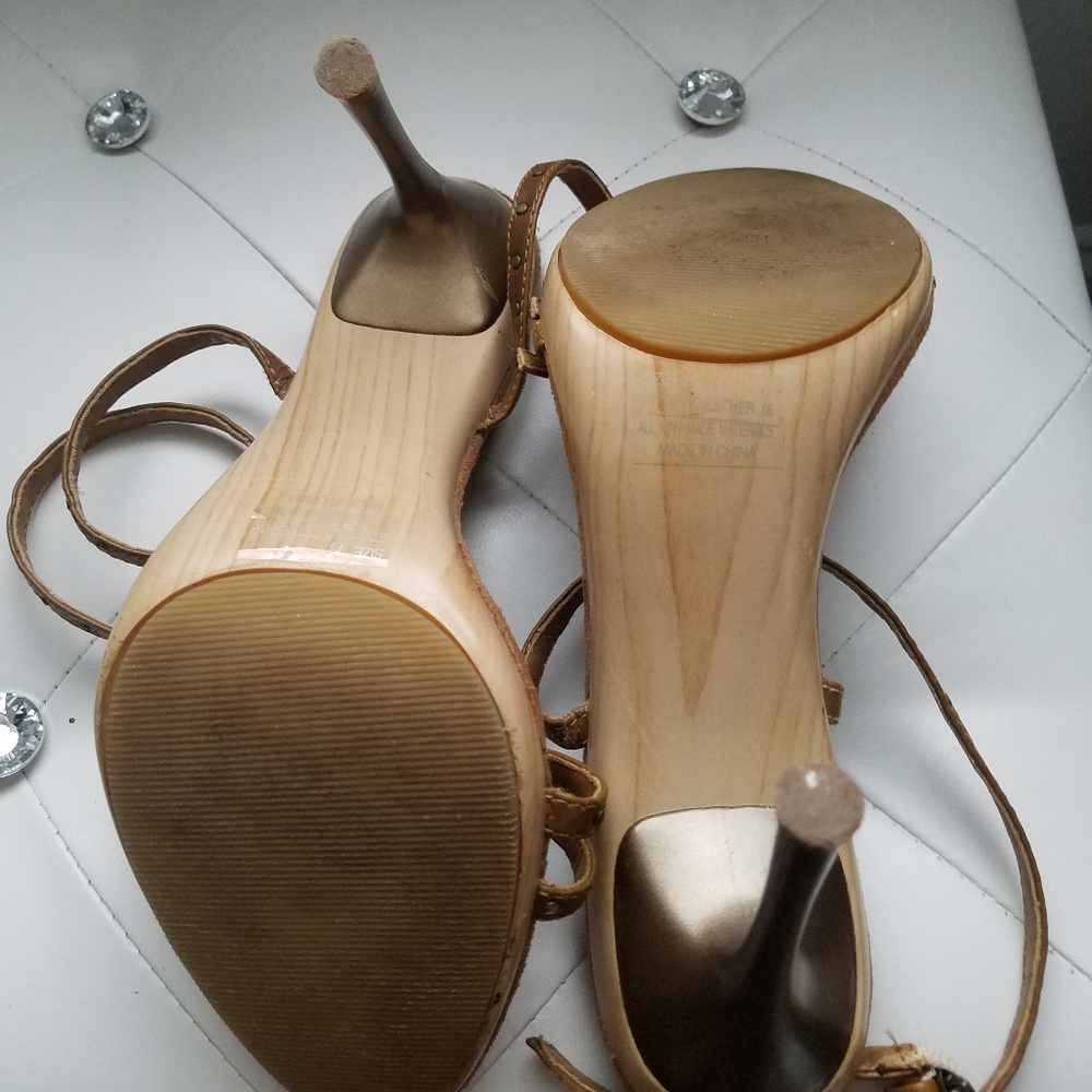 Shoes - Picture 3 of 4